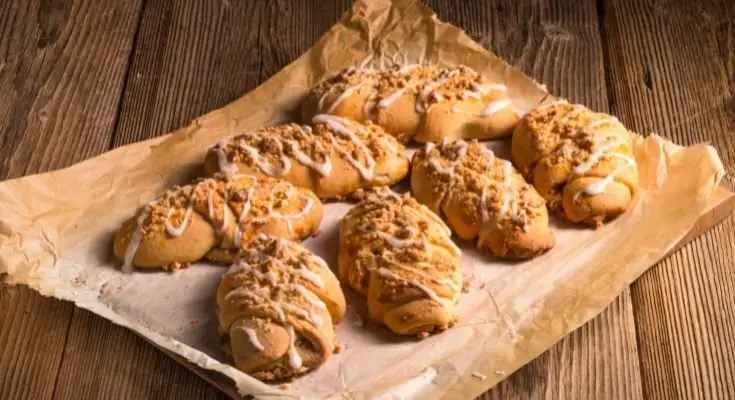 Kolach Cake