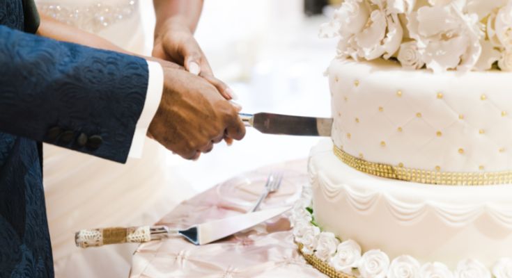 How-To-Buy-Wedding-Cake-Sims-4