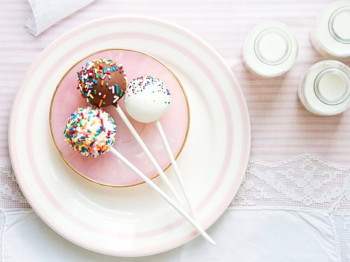 white cake pops