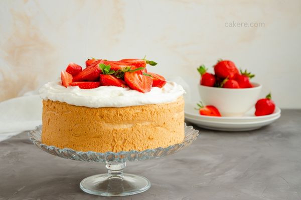 Angel Food Cake with Strawberries