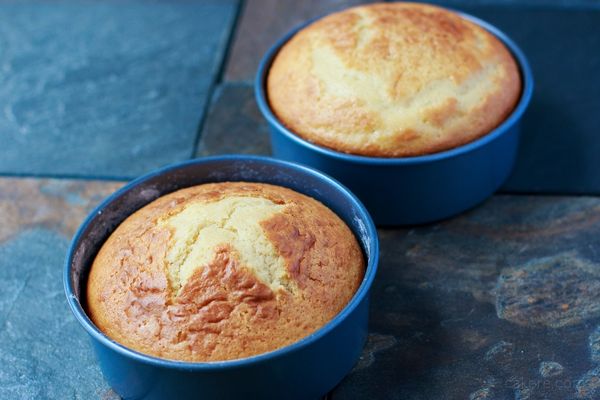 flour-in-cake-pan